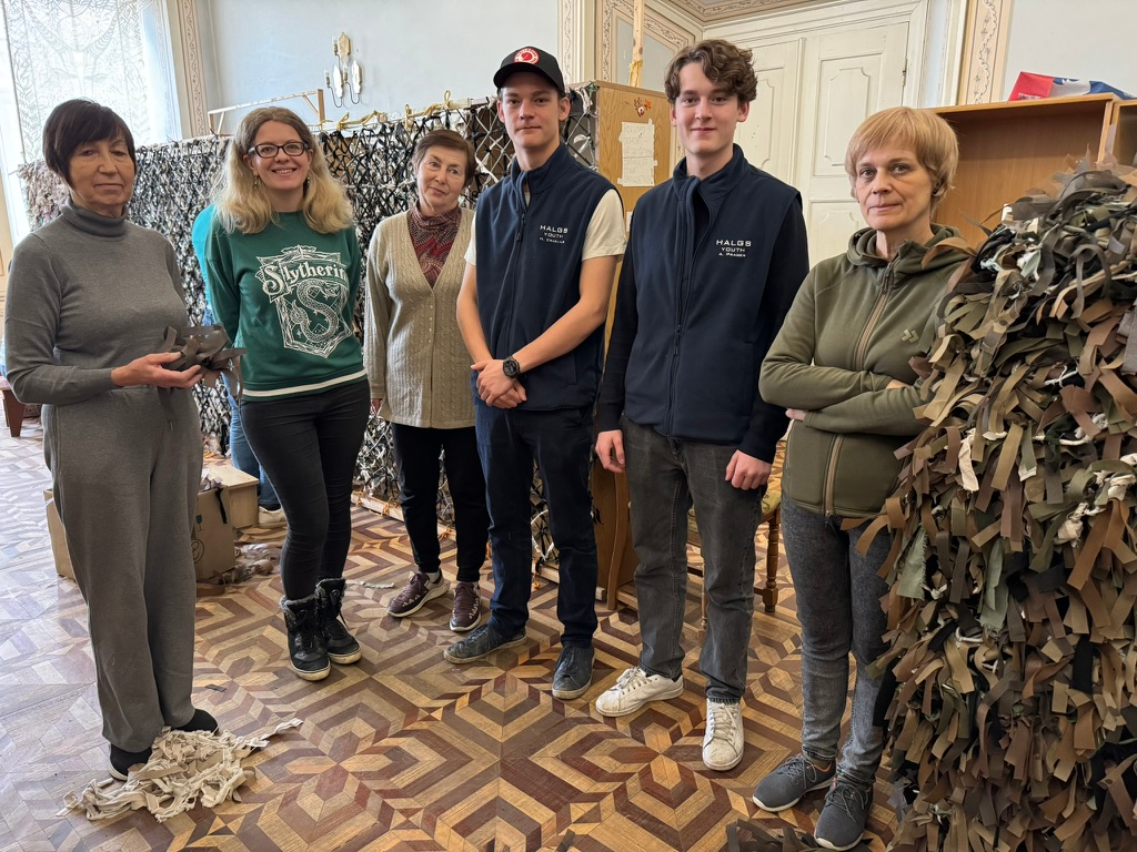 HALGS YOUTH team with local volunteers in Lviv
